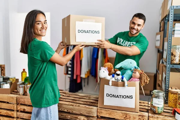 Young Latin Volunteer Couple Smiling Happy Holding Donations Box Charity — Stock Photo, Image