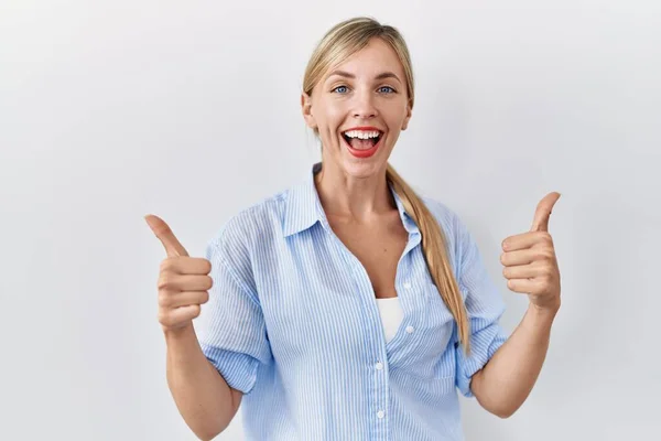 Beautiful Blonde Woman Standing White Background Success Sign Doing Positive — Stock Photo, Image