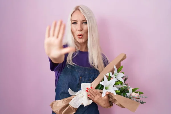 Caucasian Woman Holding Bouquet White Flowers Doing Stop Gesture Hands — Foto Stock