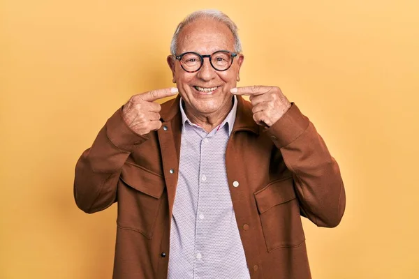 Senior Man Grey Hair Wearing Casual Jacket Glasses Smiling Cheerful — Stockfoto