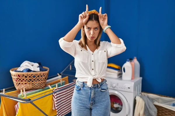 Young Blonde Woman Laundry Room Doing Funny Gesture Finger Head — Stock fotografie