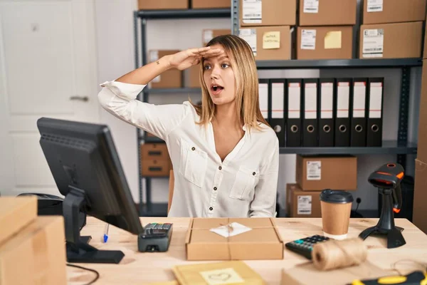 Young Blonde Woman Working Small Business Ecommerce Very Happy Smiling — Fotografia de Stock