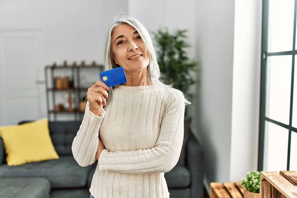 Middle Age Grey Haired Woman Smiling Confident Holding Credit Card — 图库照片