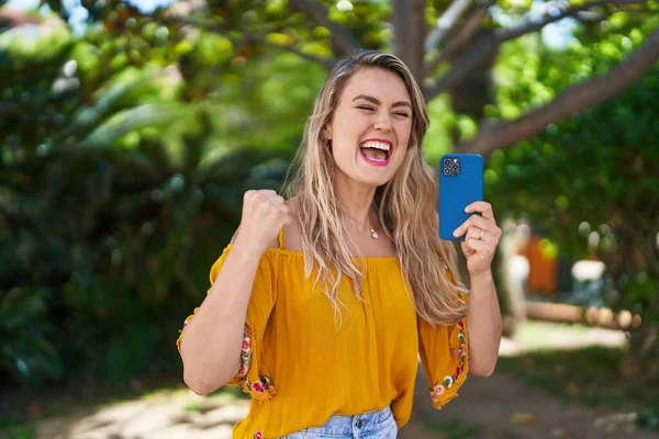 Young Woman Using Smartphone Cheerful Expression Park — Stockfoto