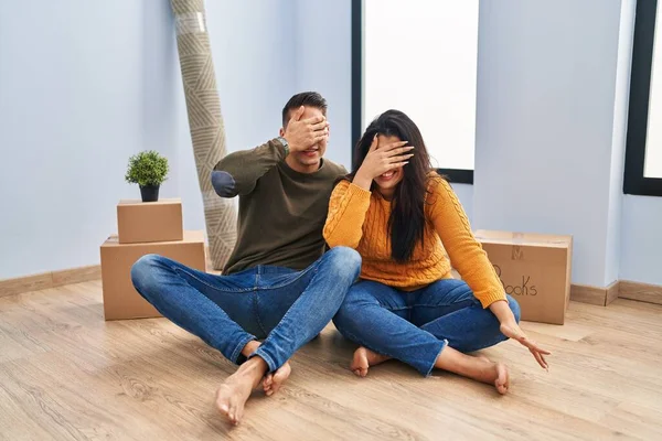 Young Couple Sitting Floor New Home Smiling Laughing Hand Face — Stock Photo, Image