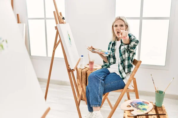 Young Artist Woman Painting Canvas Art Studio Pointing Displeased Frustrated —  Fotos de Stock