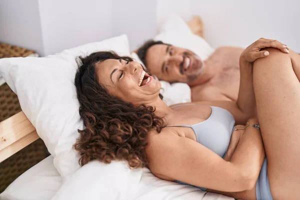 Man Woman Smiling Confident Lying Bed Bedroom — Φωτογραφία Αρχείου