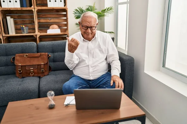 Senior Therapist Grey Hair Doing Online Session Consultation Office Smiling — ストック写真