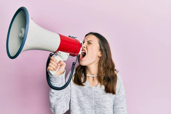 Young Brunette Woman Shouting Screaming Megaphone Pink Isolated Background — ストック写真