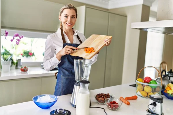 Young Blonde Woman Smiling Confident Pouring Carrot Blender Kitchen — 图库照片