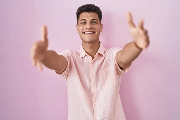 Young Hispanic Man Standing Pink Background Looking Camera Smiling Open — Fotografia de Stock