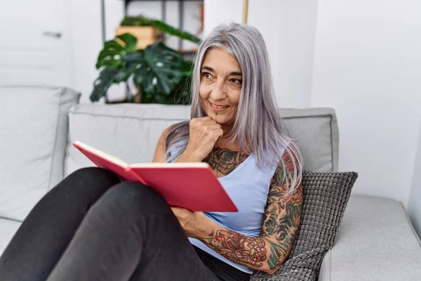 Middle Age Grey Haired Woman Smiling Confident Reading Book Home — Stock Photo, Image