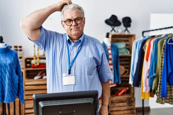 Senior Man Med Grått Hår Arbetar Som Chef Detaljhandeln Boutique — Stockfoto