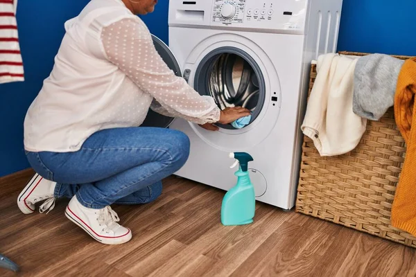 Middle Age Woman Cleaning Washing Machine Laundry Room — Stock Photo, Image