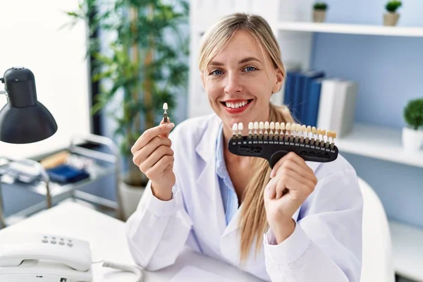 Beautiful Dentist Woman Comparing Teeth Whitening Smiling Happy Cool Smile — Zdjęcie stockowe