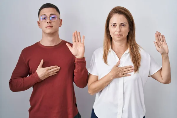 Mother Son Standing Together Isolated Background Swearing Hand Chest Open — 图库照片