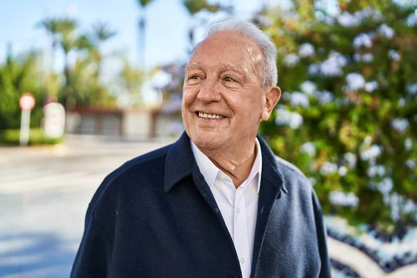 Senior Man Smiling Confident Standing Park — Stock Photo, Image