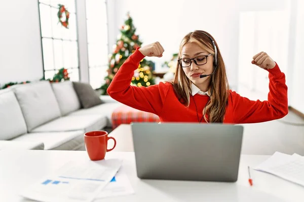 Young Caucasian Girl Sitting Table Working Using Laptop Christmas Tree — 图库照片