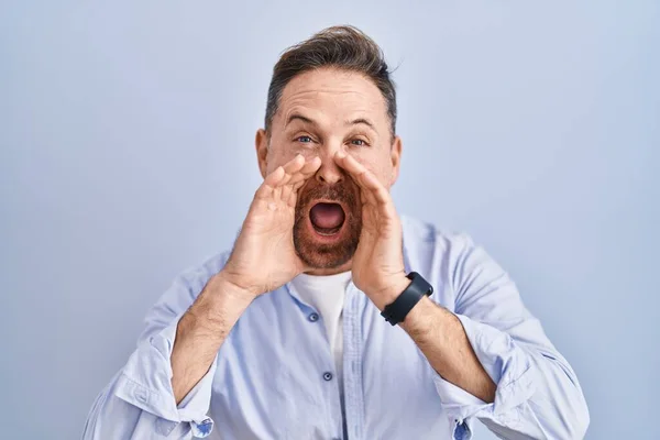 Middle Age Caucasian Man Standing Blue Background Shouting Angry Out — Foto Stock