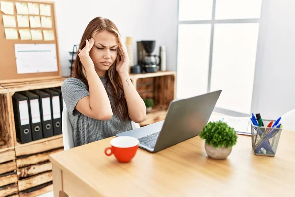 Young Brunette Woman Working Office Laptop Hand Head Pain Head — Stockfoto