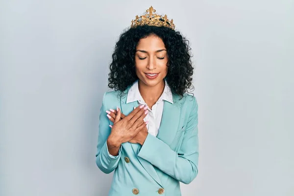 Young Latin Girl Wearing Business Clothes Queen Crown Smiling Hands — Stock Photo, Image