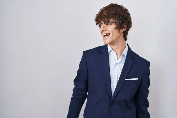 Homem Jovem Negócios Hispânico Usando Óculos Olhando Para Lado Com — Fotografia de Stock