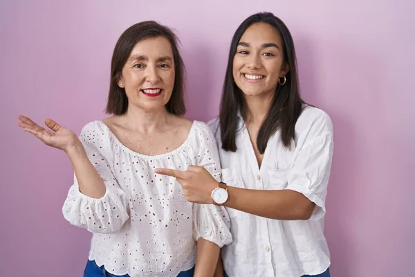 Hispanic Mother Daughter Together Amazed Smiling Camera While Presenting Hand — Stock Photo, Image