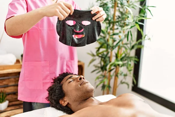 Young African American Man Having Skin Face Treatment Beauty Center — Stockfoto