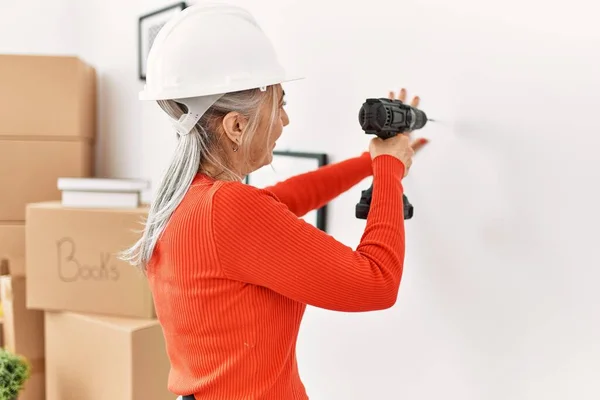 Middle Age Grey Haired Woman Smiling Confident Drilling Wall New — ストック写真