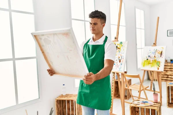 Young Hispanic Man Looking Draw Canvas Art Studio — 图库照片