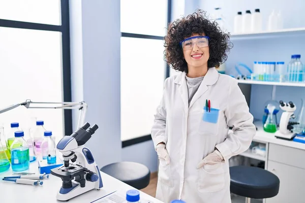 Young Middle East Woman Scientist Smiling Confident Standing Laboratory — Stock Photo, Image