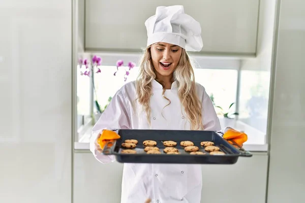 Young Woman Wearing Cook Uniform Holding Oven Tray Cookies Kitchen — Stok fotoğraf