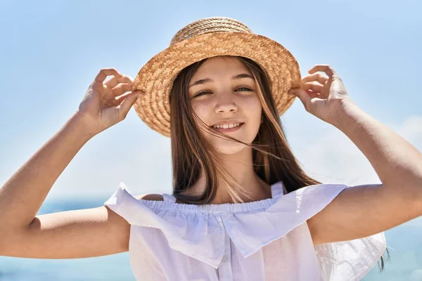 Adorable Girl Tourist Smiling Confident Wearing Summer Hat Seaside — Stockfoto