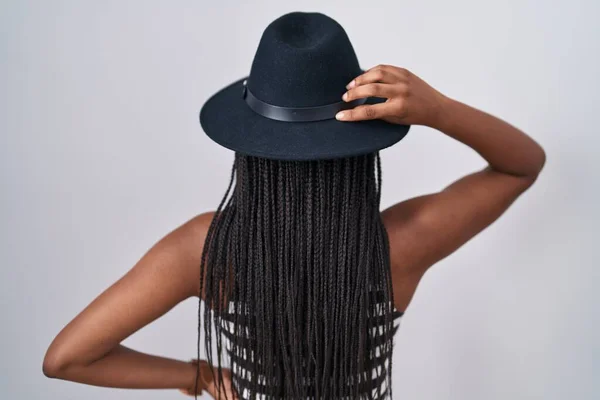 Jeune Afro Américain Avec Des Tresses Portant Chapeau Lunettes Soleil — Photo