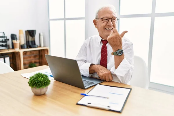 Senior Man Working Office Using Computer Laptop Smiling Happy Face — ストック写真