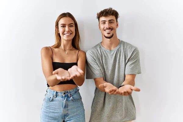 Young Beautiful Couple Standing Together Isolated Background Smiling Hands Palms — Stockfoto