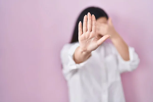 Young Brunette Woman Standing Pink Background Covering Eyes Hands Doing — Stockfoto