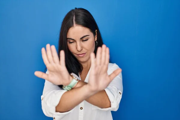 Young Hispanic Woman Standing Blue Background Rejection Expression Crossing Arms — Stock Photo, Image
