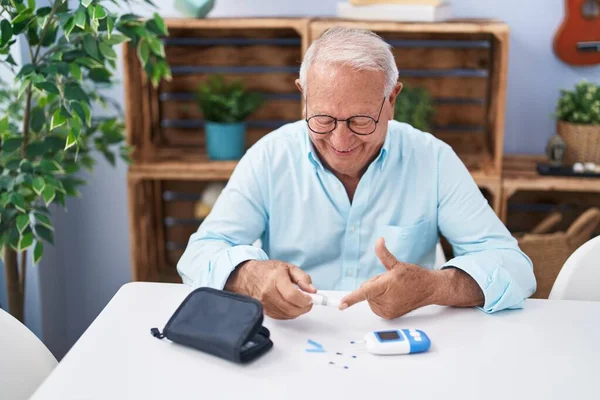 Senior Grey Haired Man Measuring Glucose Sitting Table Home — Foto Stock