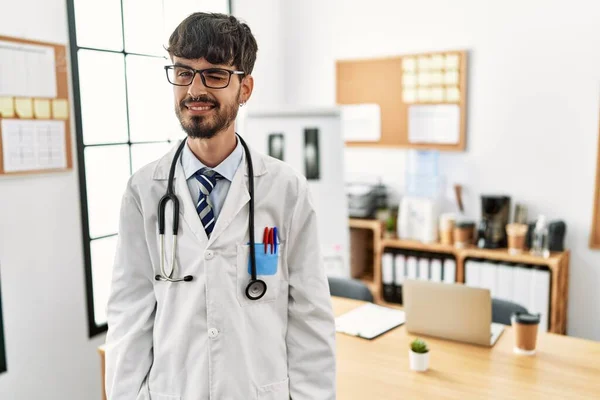 Hispanic Man Beard Wearing Doctor Uniform Stethoscope Office Winking Looking — Zdjęcie stockowe