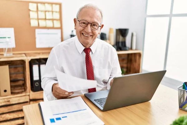 Senior Man Business Worker Reading Document Working Office — ストック写真