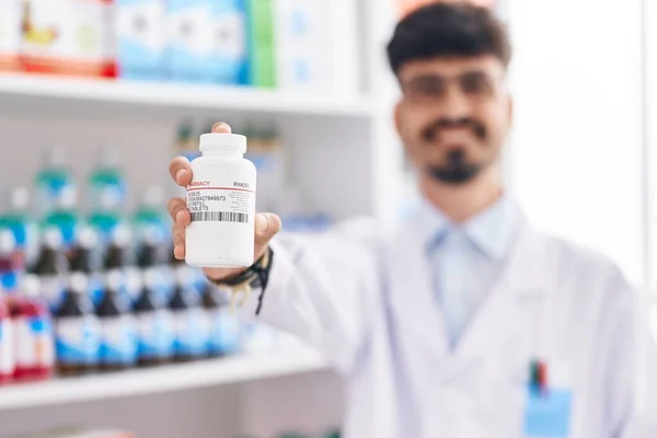 Young Hispanic Man Pharmacist Smiling Confident Holding Pills Bottle Pharmacy — 图库照片