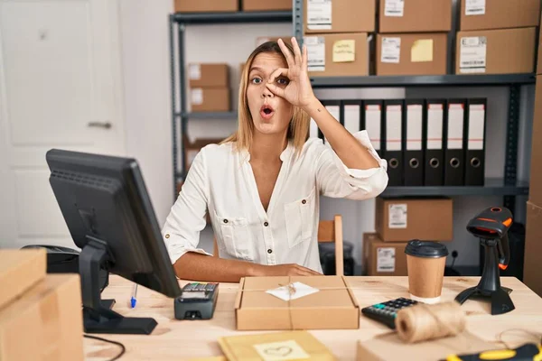 Young Blonde Woman Working Small Business Ecommerce Doing Gesture Shocked — Stockfoto