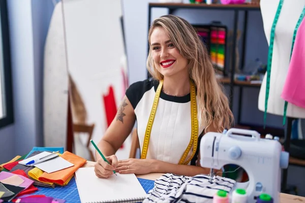 Young Beautiful Hispanic Woman Tailor Smiling Confident Drawing Notebook Clothing — Fotografia de Stock
