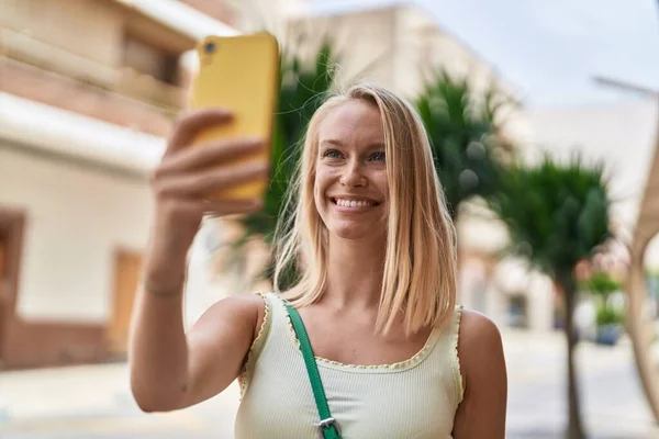 Young Blonde Woman Smiling Confident Making Selfie Smartphone Street — Φωτογραφία Αρχείου