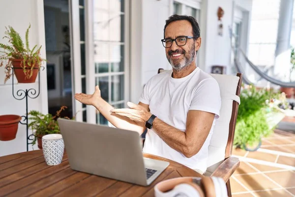 Middle Age Man Using Computer Laptop Home Inviting Enter Smiling —  Fotos de Stock