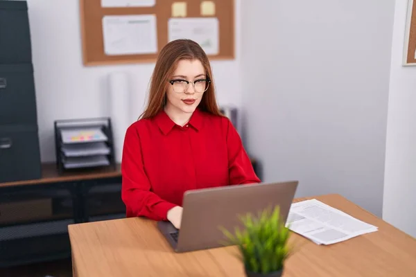 Young Redhead Woman Business Worker Using Laptop Working Office — Stockfoto