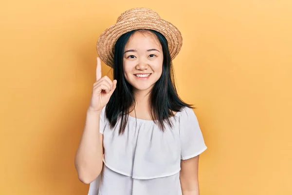 Young Chinese Girl Wearing Summer Hat Pointing Finger Successful Idea — 图库照片