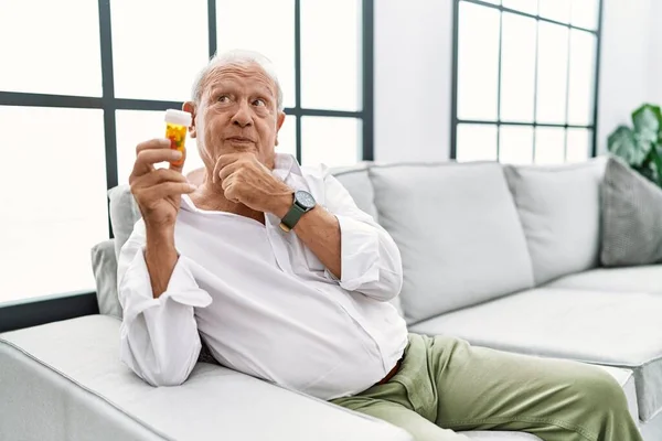 Senior Man Holding Pills Thinking Worried Question Concerned Nervous Hand — Foto Stock