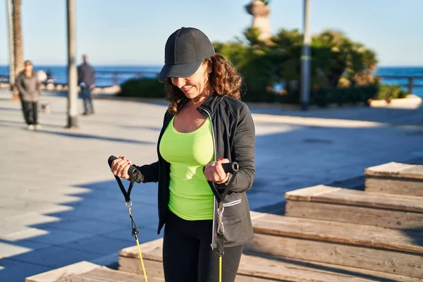 Middle Age Hispanic Woman Working Out Elastic Bands Outdoors — Stockfoto